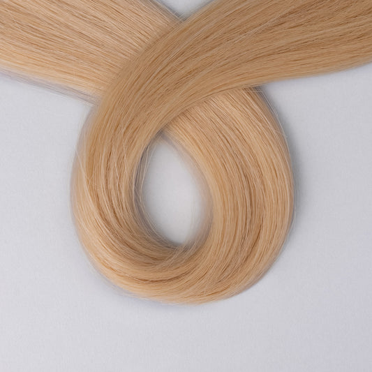 Tape Hair Extensions: #22 Creamy Blonde